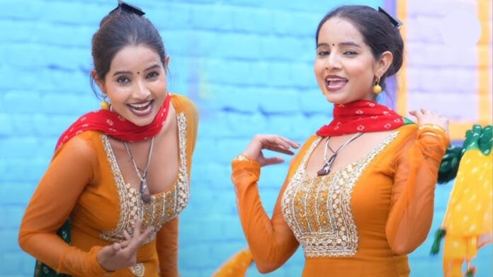 Sunita Baby Dance Video: सुनीता बेबी का धमाकेदार डांस देख थिरके दर्शक, ‘गोरे तन’ पर स्टेज पर लगी आग