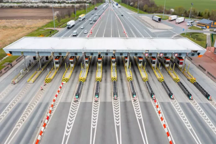 Big relief to people due to change in toll tax rules, no charge on travel of 20 km Toll Tax Relief : टोल टैक्स नियमो में बदलाव से लोगो को बड़ी राहत,20 किलोमीटर की यात्रा पर कोई शुल्क नहीं