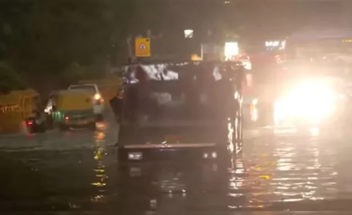 Weather Updates: दिल्ली, हरियाणा व पंजाब समेत कई राज्यों में बारिश व आंधी-तूफान, 10 से ज्यादा लोगों की मौत Weather Updates