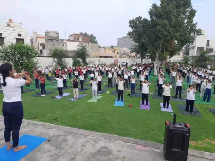 Bhiwani News : 11 हरियाणा बटालियन एनसीसी द्वारा वैश्य महाविद्यालय में योग शिविर का आयोजन