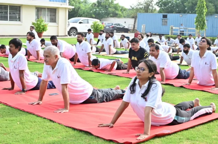 Gurugram News : आई-कैट मानेसर में मनाया गया 11वां अंतरराष्ट्रीय योग दिवस