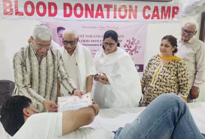 187 Nirankari devotees donated 105 units of blood to Red Cross and 82 units to Civil Hospital Gurugram News : 187 निरंकारी भक्तों ने 105 यूनिट रक्त रेडक्रास को, 82 यूनिट सिविल अस्पताल को दिया दान