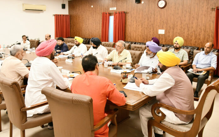 Punjab News : पंजाब सरकार ने लेबर एक्ट में किया बदलाव
