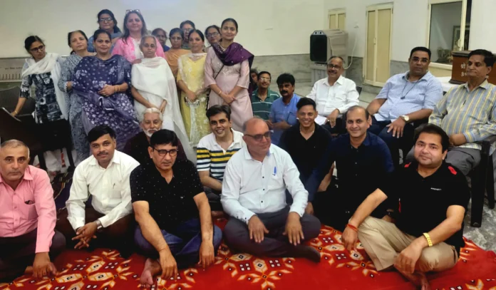 A meeting of Shri Krishna Kripa Jio Geeta Seva Samiti was organized regarding Guru Purnima to be held on 9th July
