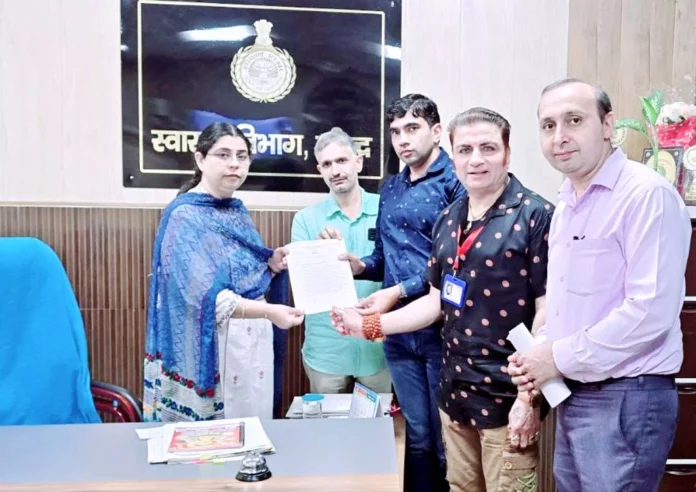 Jind News : एचीसएमएस ने मांगों को लेकर सीएमओ को सौंपा ज्ञापन