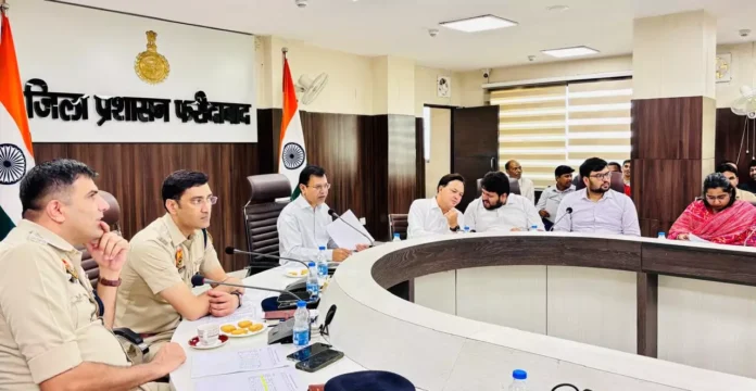 Faridabad News : समाधान शिविर, सीएम विंडो और एसएमजीटी पोर्टल पर लंबित मामलों की समीक्षा बैठक में एडीसी ने दिए सख्त निर्देश