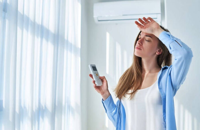 AC Temperature: एसी के टेम्प्रेचर को 20 से 28 डिग्री सेल्सियस के बीच सीमित करने की योजना बना रही सरकार AC Temperature: एसी के टेम्प्रेचर को 20 से 28 डिग्री सेल्सियस के बीच सीमित करने की योजना बना रही सरकार