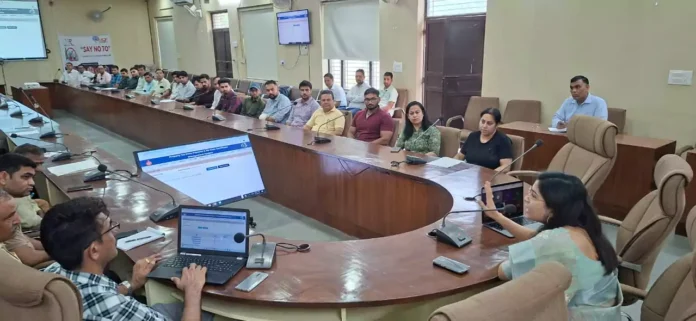 Faridabad News : एडिशनल कमिश्नर सलोनी शर्मा ने क्षेत्रीय कर अधिकारियों के साथ की समीक्षा बैठक