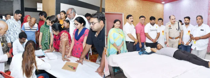 Arut Maharaj's birth anniversary was celebrated with great pomp, 29 units of blood were collected on the birth anniversary and about 450 people benefited from the medical camp