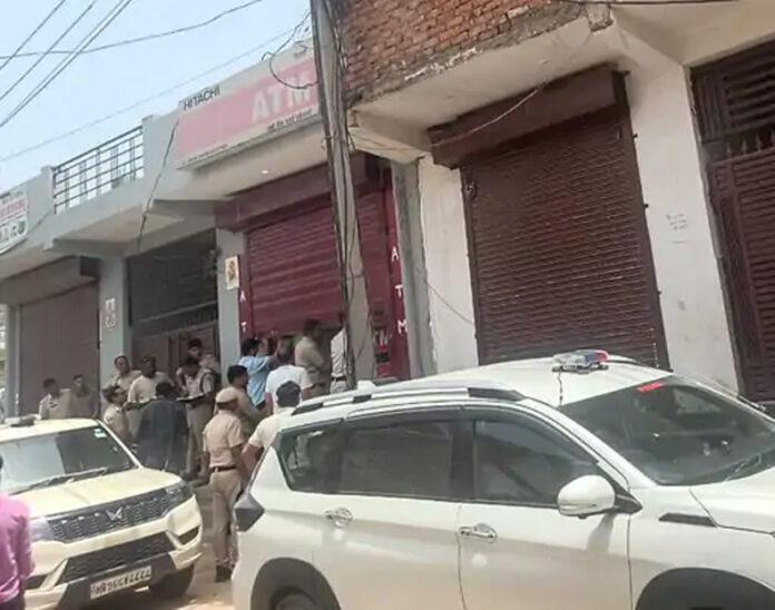 Nuh News: नूंह में एटीएम में पैसे डालने आए कर्मचारी से पिस्तौल के बल पर 15.10 लाख रुपए लूटे