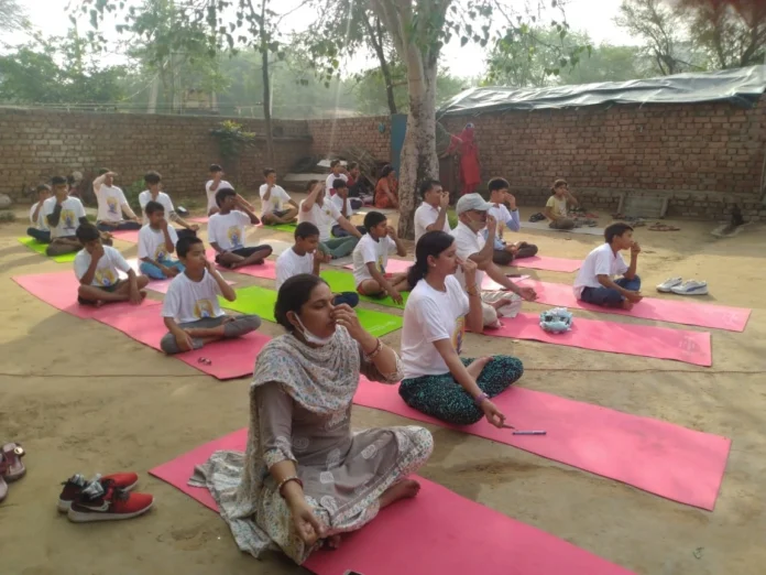 Ayush Department Dadri made 1475 people practice yoga in the entire district