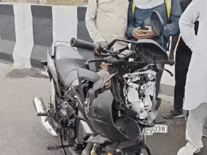 Faridabad News: फरीदाबाद में बाइक ने टैंकर में मारी टक्कर, 2 युवकों की मौत