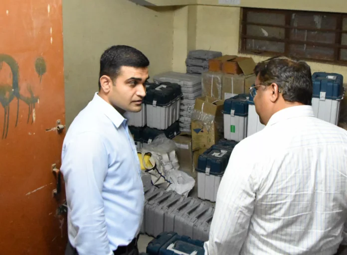 Chief Electoral Officer of Haryana inspected the EVM Warehouse located in Faridabad Faridabad News : हरियाणा के मुख्य निर्वाचन अधिकारी ने फरीदाबाद स्थित ईवीएम वेयरहाउस का किया निरीक्षण