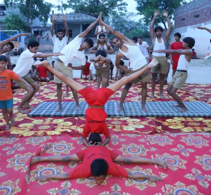 Faridabad News : आर्यवीर दल प्रशिक्षण एवं चरित्र निर्माण शिविर का समापन समारोह