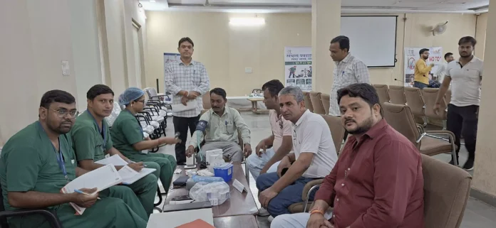 Faridabad News : कैंप में निगम के अधिकारी और कर्मचारियों ने कराई स्वास्थ्य की जांच