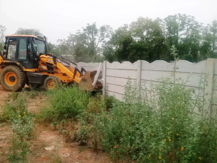 DTP's bulldozer ran on the construction of illegal colony in Rewari city's green belt and Panchaur