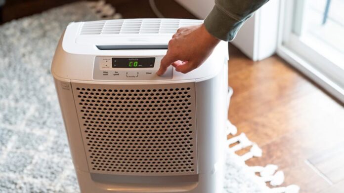 घर में नमी और उमस से हो गए हैं परेशान? Dehumidifier लाएगा ठंडक और चैन