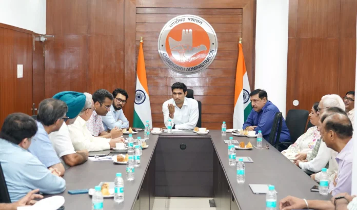Delegation of Chandigarh Madhya Marg Showroom Owners Association met the Deputy Commissioner