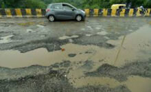 Delhi News : दिल्ली की सड़कों पर मौजूद 3400 गड्ढे आज भरे जाएंगे