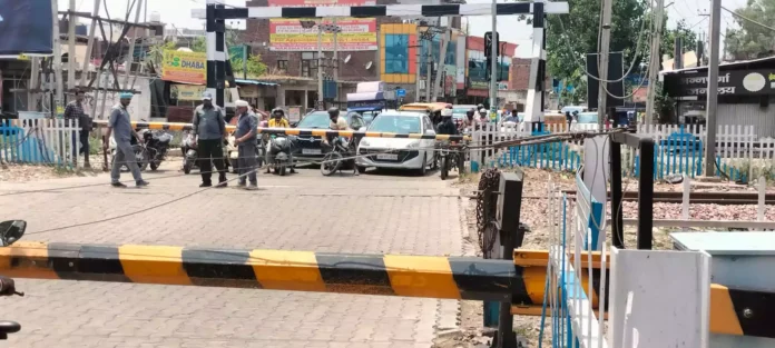 Dhakoli railway gate will remain closed for 3 days from today for necessary repairs