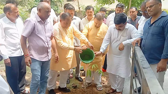 Bhiwani News : बूथ नंबर-16 में विधायक के आवास पर मनाया डॉ. श्यामा प्रसाद मुखर्जी का बलिदान दिवस