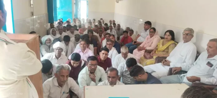 Emergency meeting of public health department employees at subdivision office