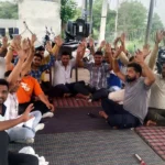 Jind News : खटकड़ टोल पर धरने पर बैठे कर्मचारी