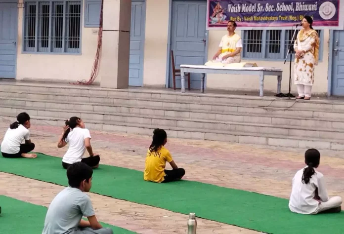 Bhiwani News : योग से असाध्य रोगों को भी शरीर से भगाया जा सकता है : शिवरतन गुप्ता