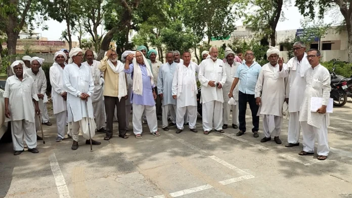 Farmers protested against not giving compensation for hailstorm, new conditions imposed on DAP purchase, sent a memorandum to CM
