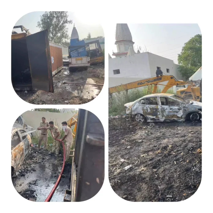 Fire broke out in dump vehicles parked near Vishwakarma temple