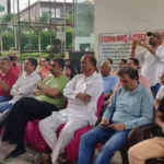 Flats bought in Opera Garden Society by investing crores of rupees, facilities are zero,
