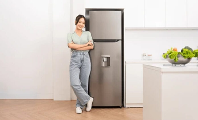 Fridge Tips: जानिए दीवार से कितनी दूर रखना चाहिए फ्रिज