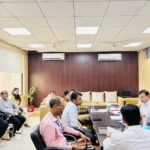 Faridabad News : जिले में पांच वर्ष से कम आयु के बच्चों के आधार नामांकन को प्राथमिकता दें : सतबीर मान
