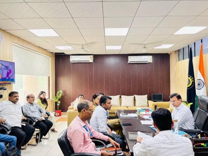 Faridabad News : जिले में पांच वर्ष से कम आयु के बच्चों के आधार नामांकन को प्राथमिकता दें : सतबीर मान