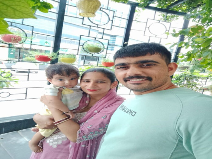 Haryana Police Constable Son: कांस्टेबल के बेटे को बचाने के लिए हरियाणा के 6 जिलों के पुलिसकर्मी देंगे एक दिन का वेतन Haryana Police Constable Son: कांस्टेबल के बेटे को बचाने के लिए हरियाणा के 6 जिलों के पुलिसकर्मी देंगे एक दिन का वेतन