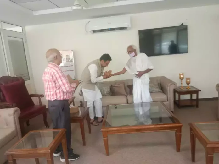 Haryana Vidhansabha speaker took blessings from Manish Sant