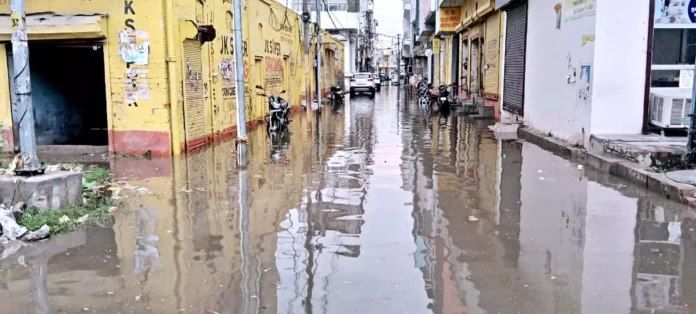 Jind News : शहर में झमाझाम बारिश, आधे में बूंदाबांदी
