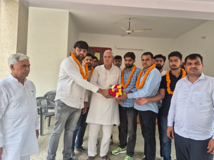 In the Yuva Congress elections, Somveer supporters captured all the four posts of the Vidhan Sabha presidents, expressed happiness by distributing sweets