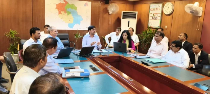 In the meeting with bulk waste generators, emphasis was laid on solid waste management and water conservation - Meeting was held with Additional Municipal Commissioner in Municipal Corporation