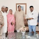 Sirsa News : जेजेपी के प्रदेश कोषाध्यक्ष अंजनी लढा ने राष्ट्रीय अध्यक्ष डॉ. अजय चौटाला का लिया आशीर्वाद