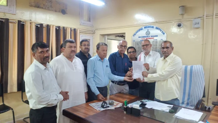 Bhiwani News : नागरिक हस्पताल में ओपीडी पुन: चालू कराने सहित अन्य मांगों को लेकर जनसंघर्ष समिति ने सौंपा ज्ञापन