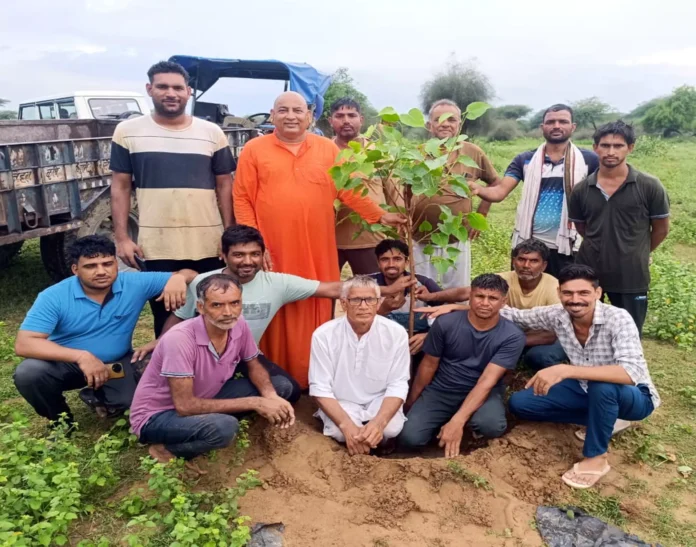 Bhiwani News : केशव नाथ महाराज ने हर घर, हर खेत पौधे लगाने का दिया संदेश