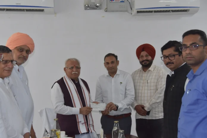 Kisan Yuva Club handed over a cheque of 11 lakhs to Baba Banda Singh Bahadur Lohgarh Foundation Trust