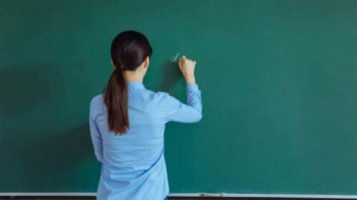 Rewari News: रेवाड़ी में 12वीं के छात्र का यौन शोषण करने वाली लेडी टीचर गिरफ्तार