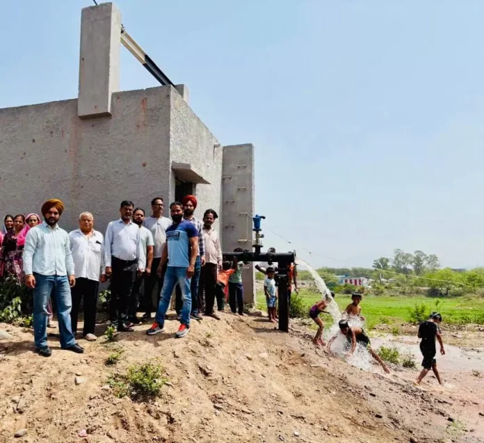 MLA Randhawa's team inaugurated the tubewell in village Peermuchaila Shiv Nagar