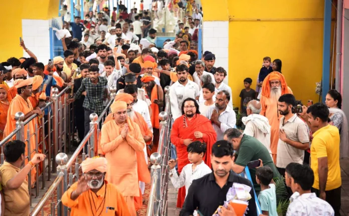 Bhiwani News : बाबा विनोद नाथ की 41 दिवसीय पंच धूणी तपस्या संपन्न होने पर गांव तिगड़ाना पहुंचे महंत बालकनाथ योगी