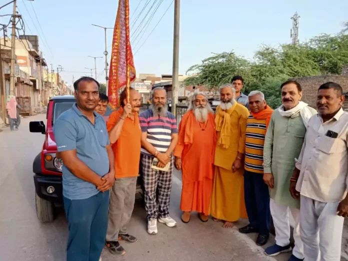 Bhiwani News : युवा जागृति एवं एवं जनकल्याण मिशन ट्रस्ट 101 दिवसीय परिक्रमा का महंत वेदनाथ ने किया स्वागत