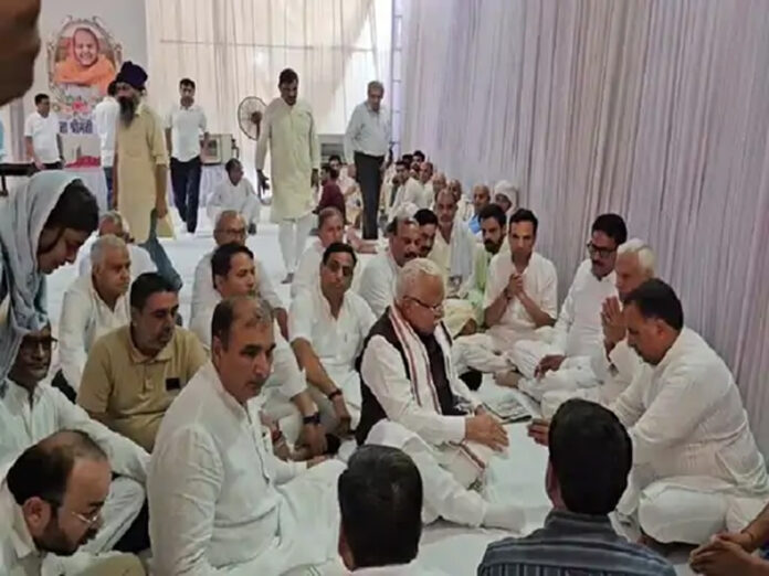 Rohtak News: कैप्टन अभिमन्यु की माता के निधन पर शोक जताने रोहतक पहुंचे केंद्रीय मंत्री मनोहर लाल