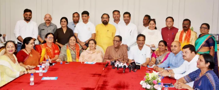 Mayors from different states and Panchkula Mayor Kulbhushan Goyal giving information through a press conference during the two-day All India Mayors Council conference in Panchkula Amravati