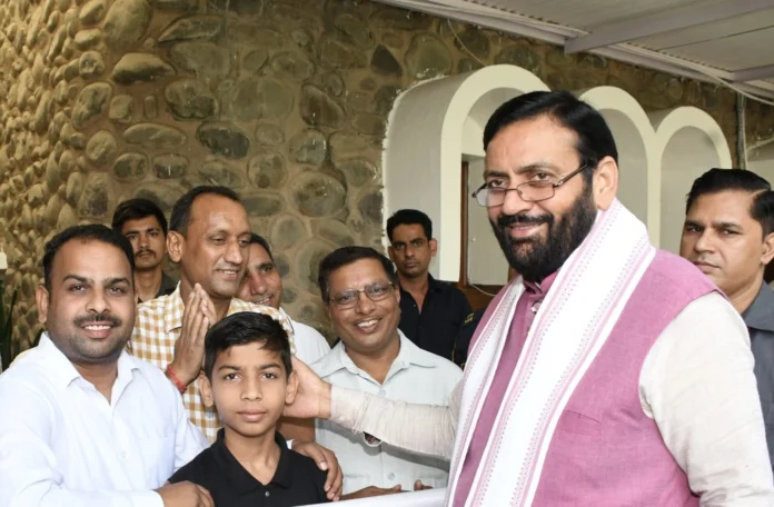 Meeting of 7th class student Dev with Chief Minister became a source of inspiration